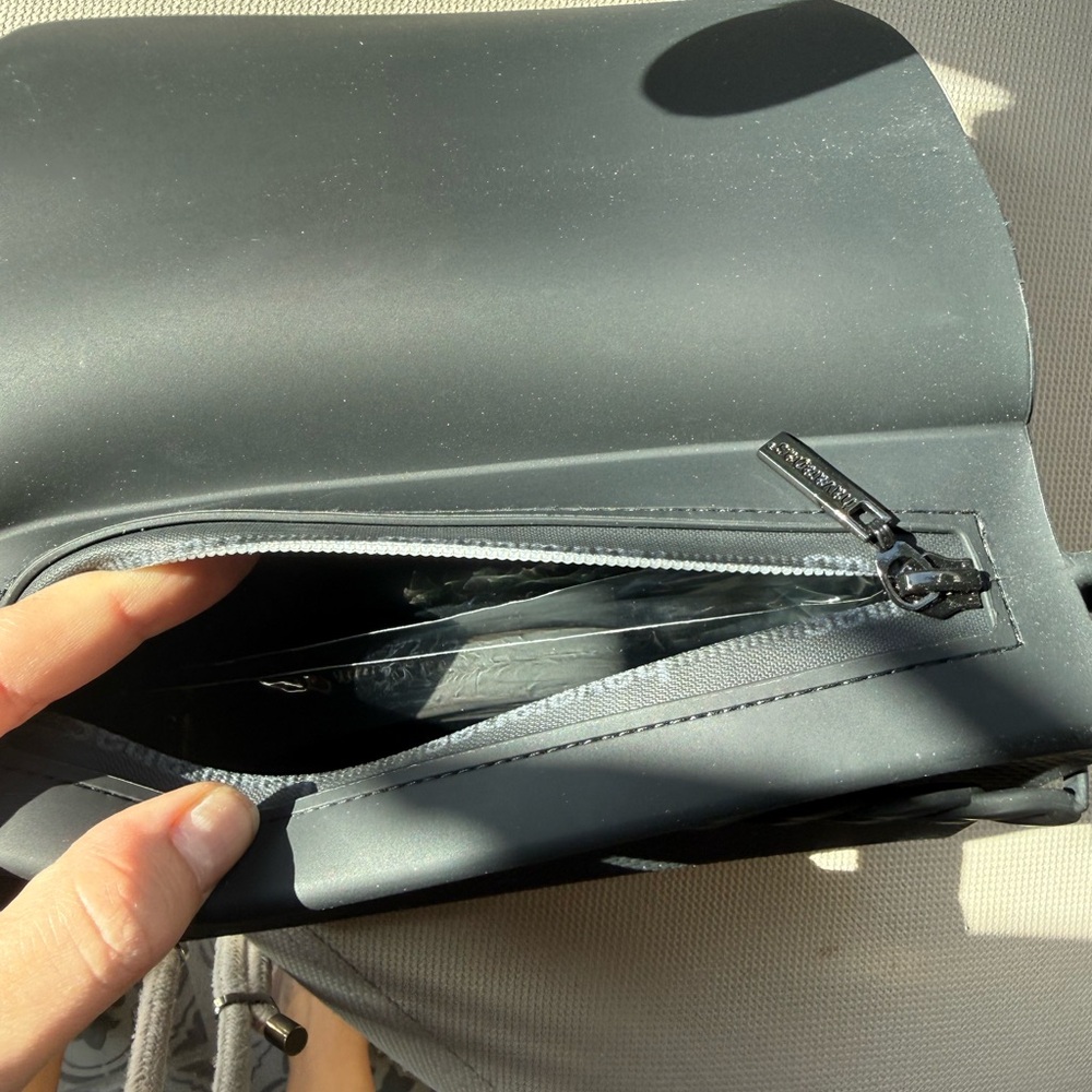 Havaianas Charcoal Gray Men's Messenger Bag - Picture 3 of 4